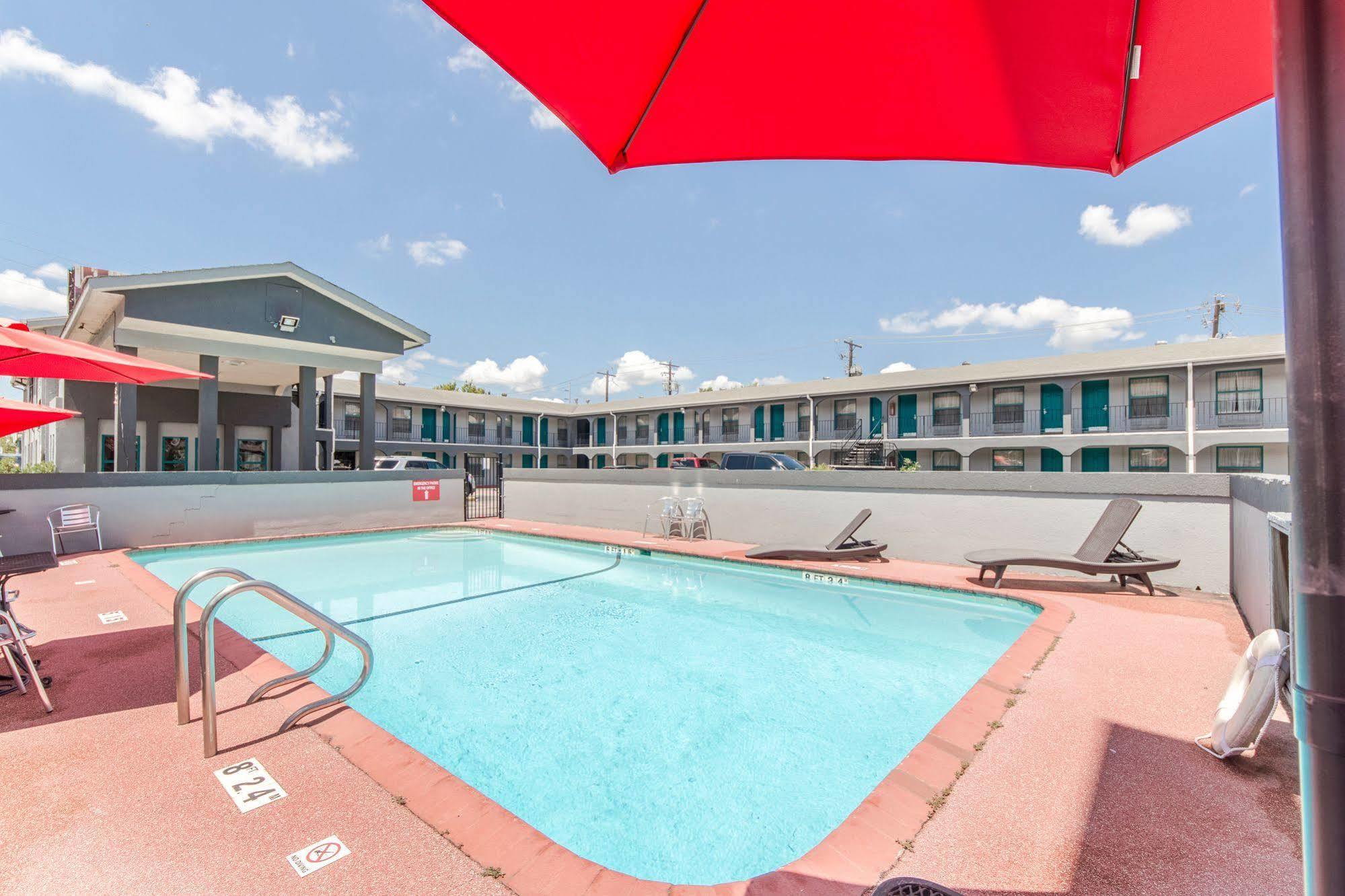 Rodeway Inn University Austin Exterior photo